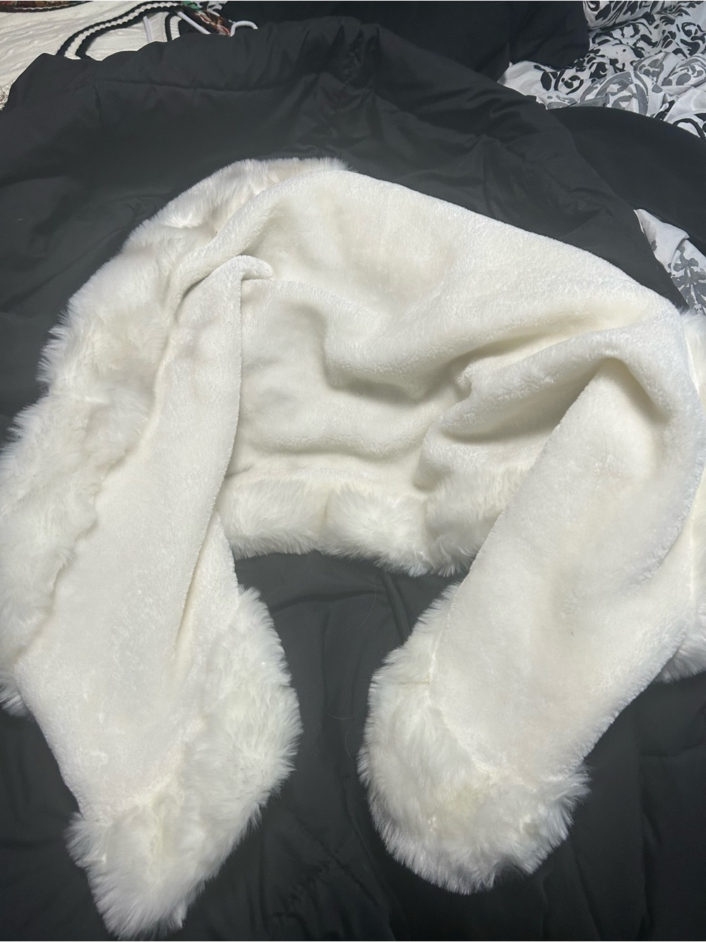 Amazon Women's Cream Faux Fur Shrug Scarf